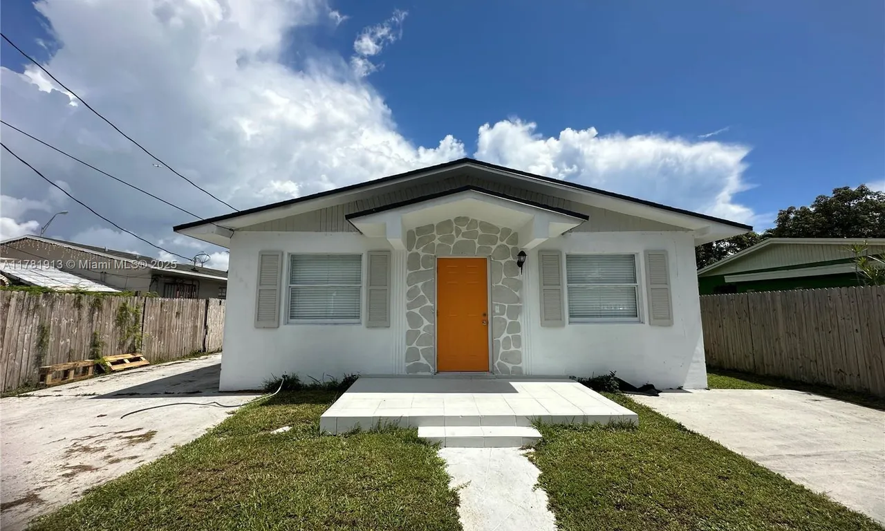 1185 NW 51st St, Miami FL 33127