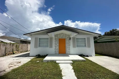 1185 NW 51st St, Miami FL 33127
