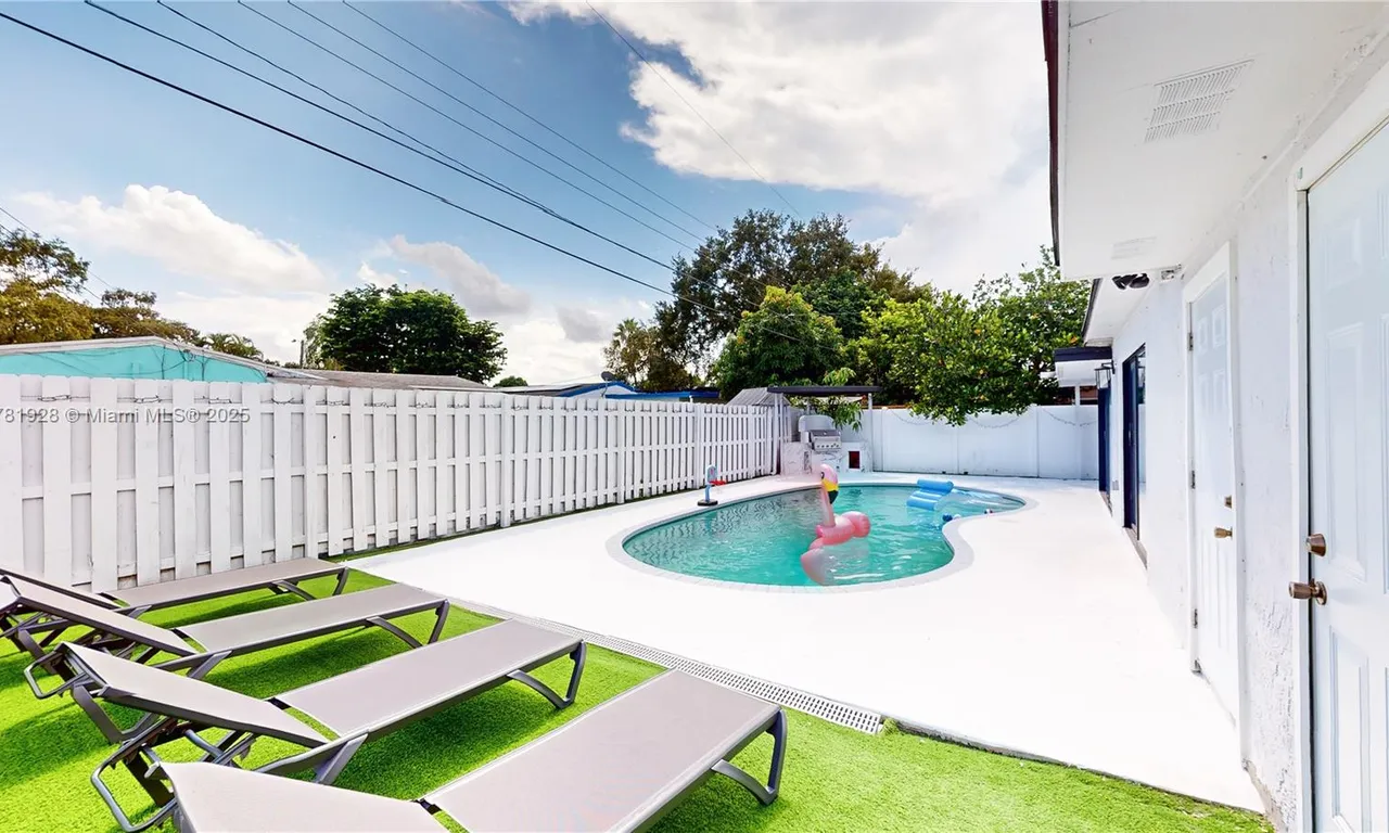 6630 Cody St, Hollywood FL 33024