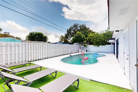 6630 Cody St, Hollywood FL 33024