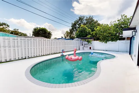 6630 Cody St, Hollywood FL 33024