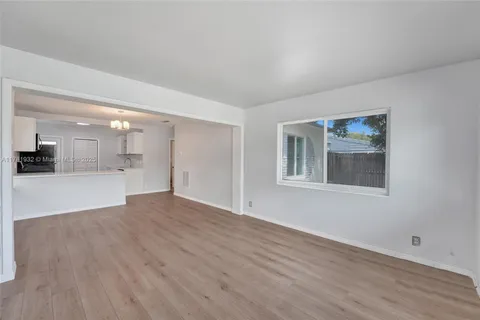 317 SW 13th St, Fort Lauderdale FL 33315