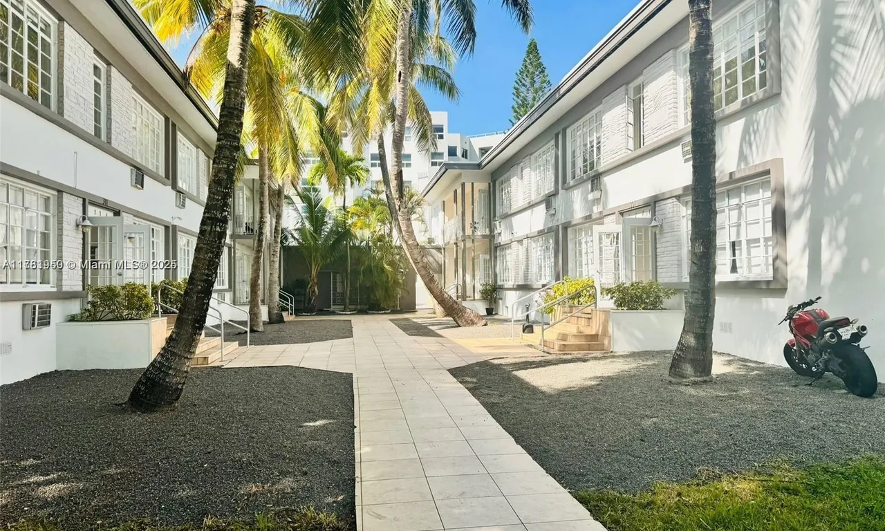 301 86th St # 3A, Miami Beach FL 33141
