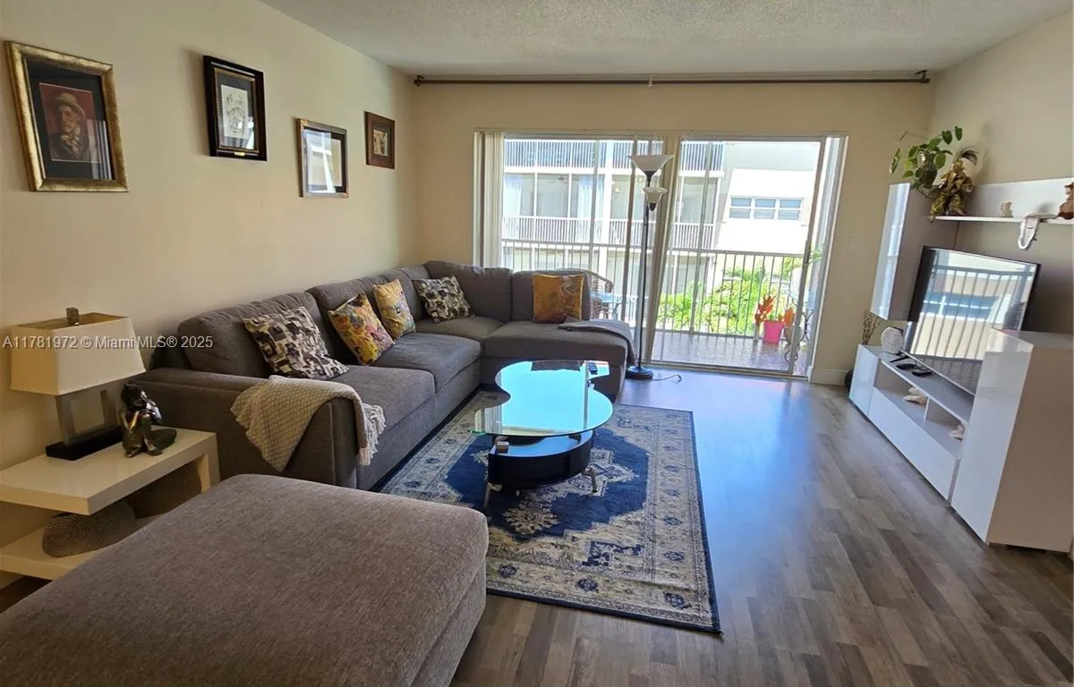 2097 S Ocean Dr # 304, Hallandale Beach FL 33009