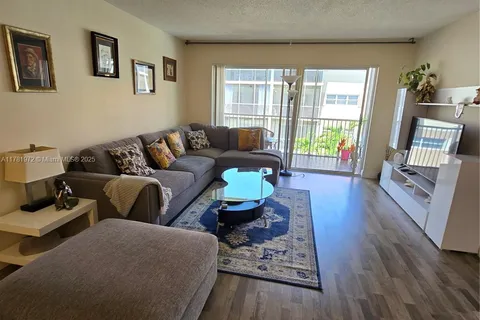 2097 S Ocean Dr # 304, Hallandale Beach FL 33009
