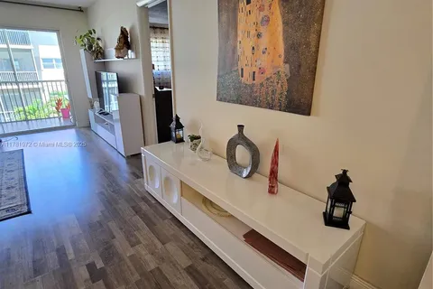 2097 S Ocean Dr # 304, Hallandale Beach FL 33009