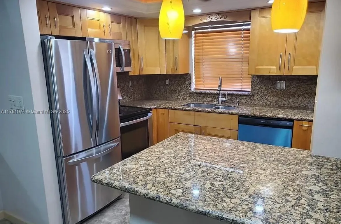 651 Pine Dr # 305, Pompano Beach FL 33060