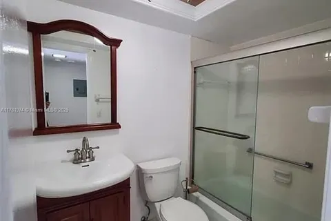 651 Pine Dr # 305, Pompano Beach FL 33060