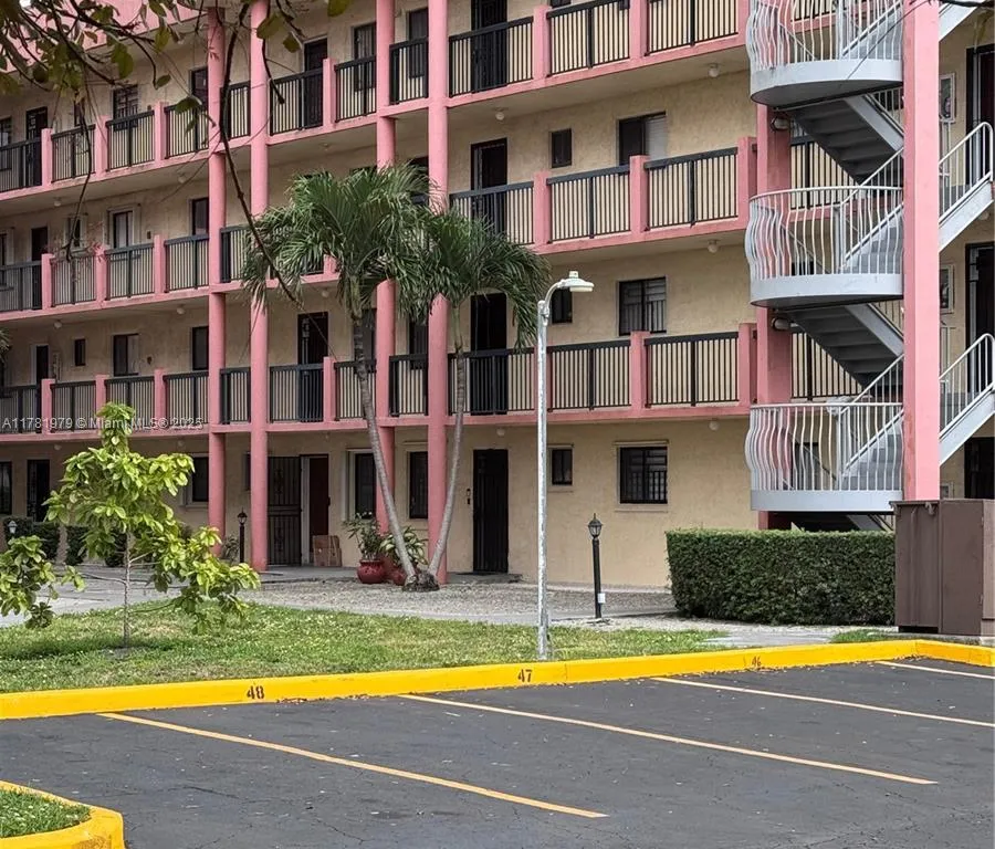 5290 W 21st Ct # 401, Hialeah FL 33016
