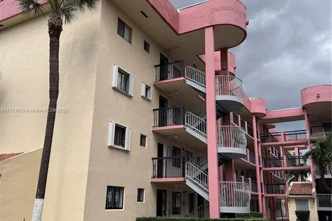 5290 W 21st Ct # 401, Hialeah FL 33016