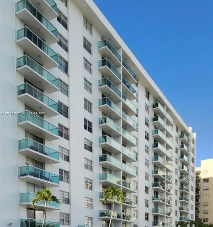 2841 NE 163rd St # 214, North Miami Beach FL 33160