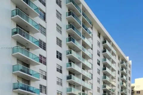 2841 NE 163rd St # 214, North Miami Beach FL 33160
