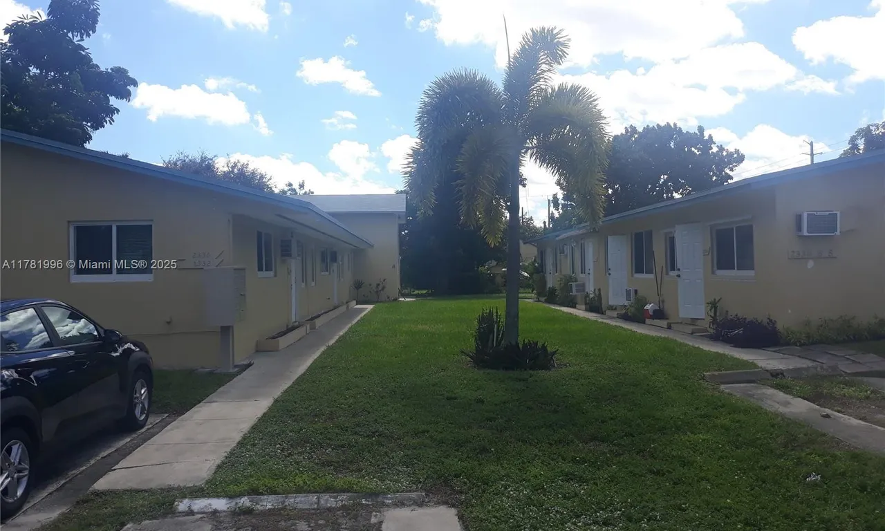 2330 Grant St # 2332A, Hollywood FL 33020