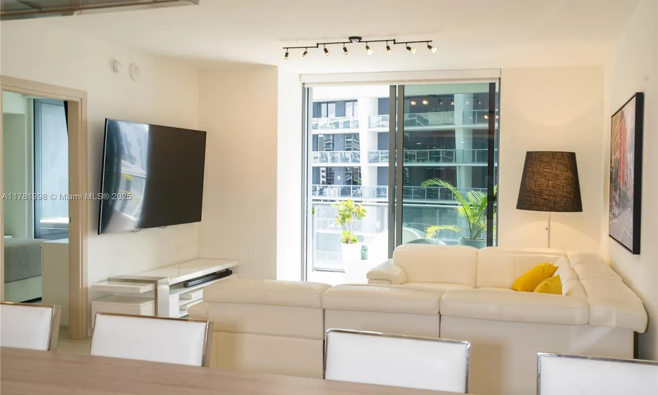 1000 Brickell Plz # 4305, Miami FL 33131