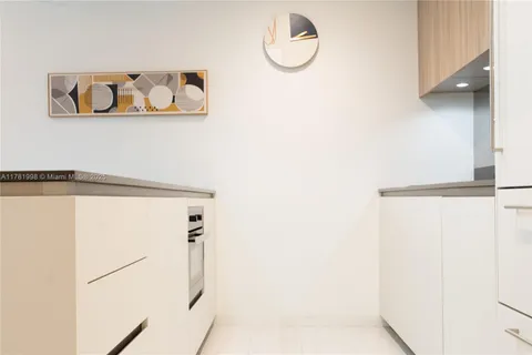 1000 Brickell Plz # 4305, Miami FL 33131