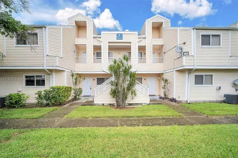 3449 NW 44th St # 103, Oakland Park FL 33309