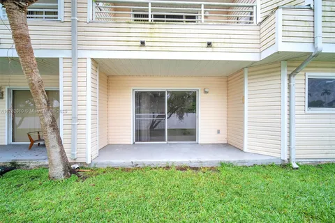 3449 NW 44th St # 103, Oakland Park FL 33309