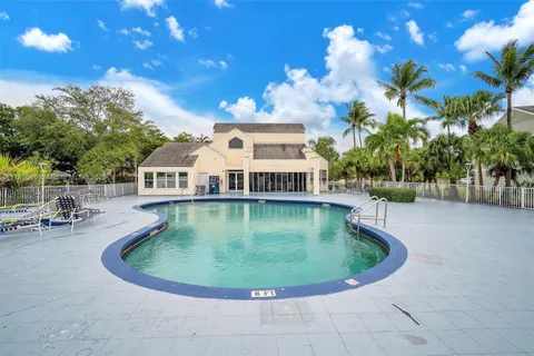 3449 NW 44th St # 103, Oakland Park FL 33309