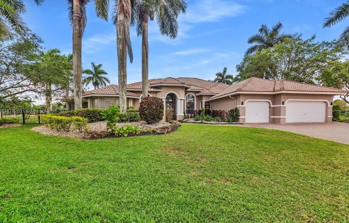 2534 Poinciana Dr, Weston FL 33327