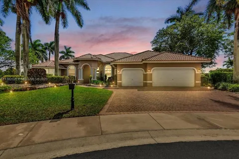2534 Poinciana Dr, Weston FL 33327