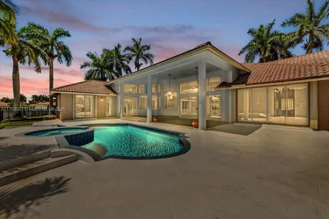 2534 Poinciana Dr, Weston FL 33327