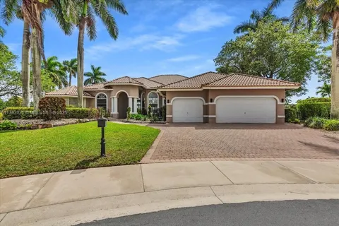 2534 Poinciana Dr, Weston FL 33327