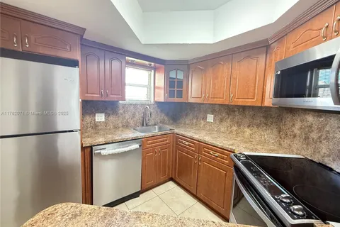 8225 Lake Dr # 401, Doral FL 33166
