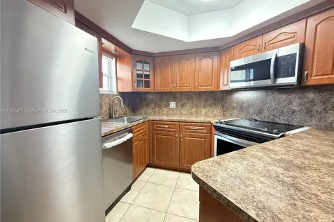 8225 Lake Dr # 401, Doral FL 33166