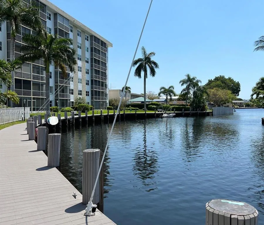 3020 NE 16th Ave # 103, Oakland Park FL 33334