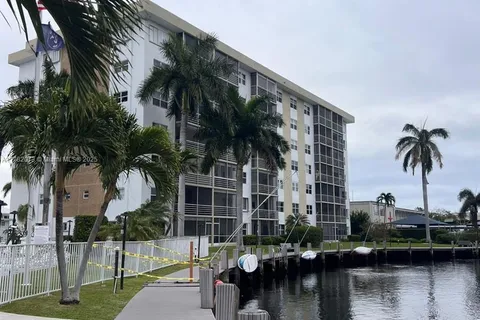 3020 NE 16th Ave # 103, Oakland Park FL 33334
