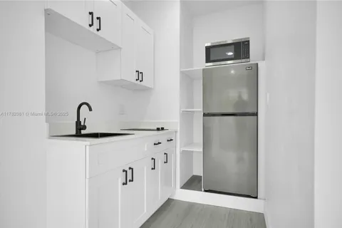 210 Beacom Blvd # B, Miami FL 33135