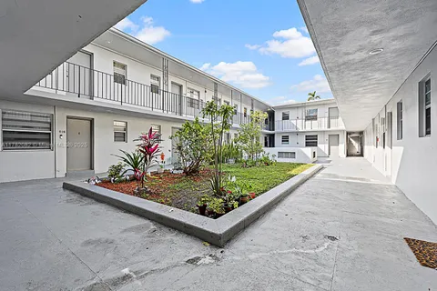 10375 SW 40th St # X, Miami FL 33165