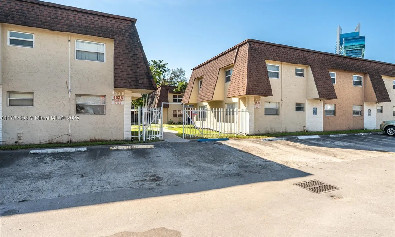 4528 SW 54th St # B, Dania Beach FL 33314