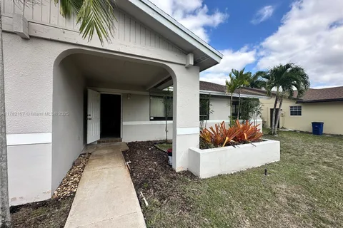 5828 SW 117th Ter, Cooper City FL 33330
