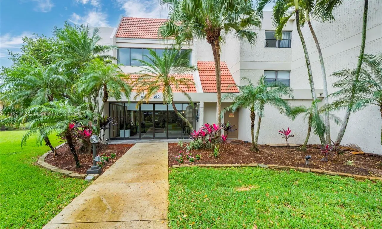 210 Lakeview Dr # 107, Weston FL 33326