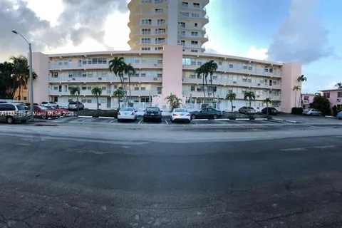 625 Antioch Ave # 302, Fort Lauderdale FL 33304