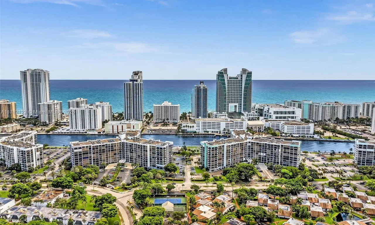 400 Leslie Dr # 711, Hallandale Beach FL 33009