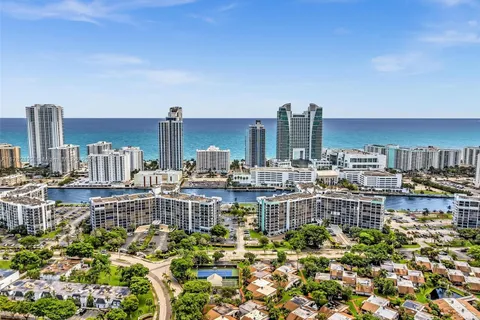 400 Leslie Dr # 711, Hallandale Beach FL 33009