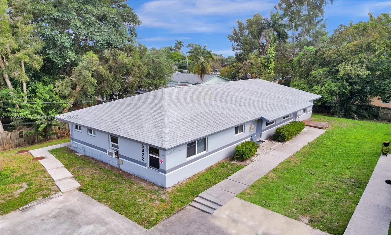 6622 SW 48th St, Davie FL 33314