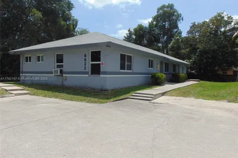 6622 SW 48th St, Davie FL 33314