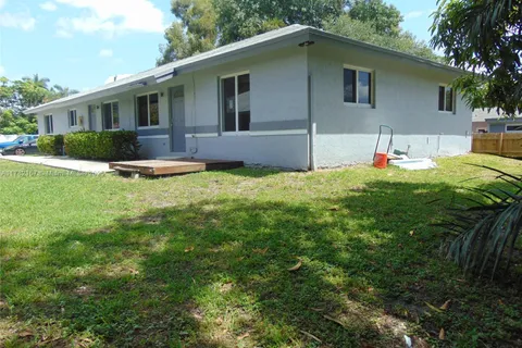 6622 SW 48th St, Davie FL 33314