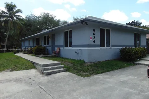 6624 SW 48th St, Davie FL 33314