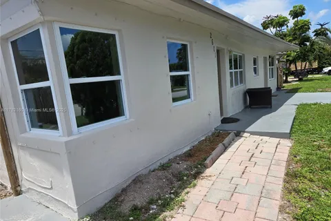 2601 NE 9th Ave, Pompano Beach FL 33064