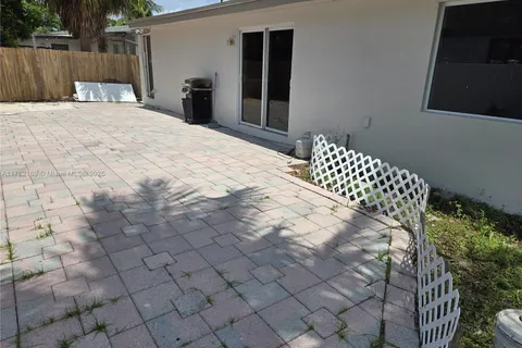 2601 NE 9th Ave, Pompano Beach FL 33064
