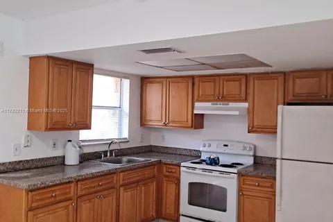 2560 NW 52nd Ave # C18, Lauderhill FL 33313