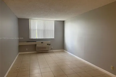 2401 Riverside Dr # B, Coral Springs FL 33065