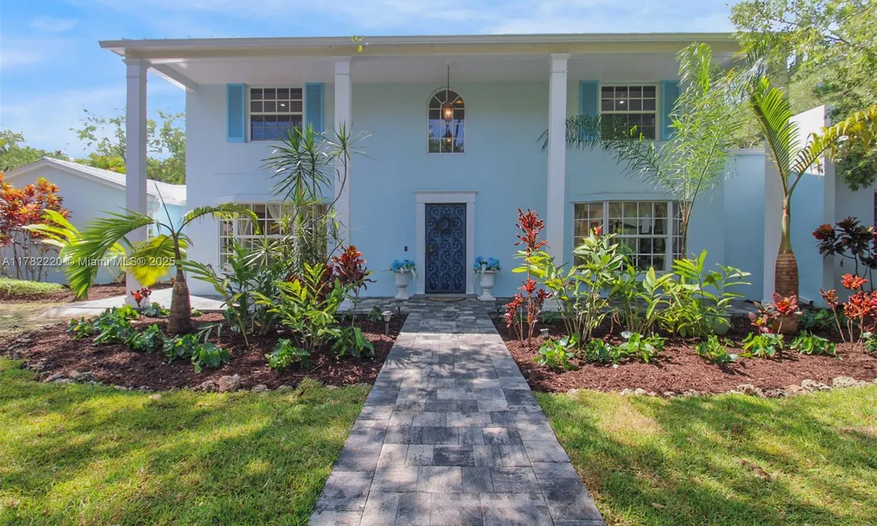 6900 SW 104th St, Pinecrest FL 33156