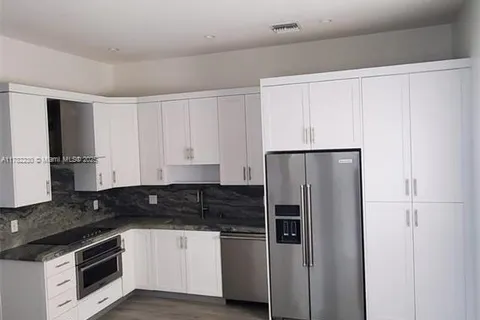 2426 SW 25th St # 2426, Miami FL 33133