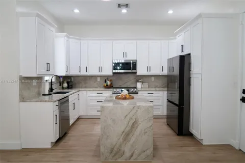 8304 NW 7th Ct # 8304, Boca Raton FL 33487