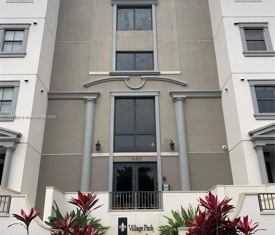 1650 Galiano St # 411, Coral Gables FL 33134